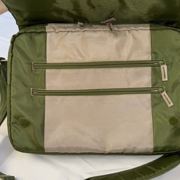 Carrying Case (Messenger) for 16.1" Notebook - Leaf Green Messenger Bag UNISEX - Picture 8 of 15